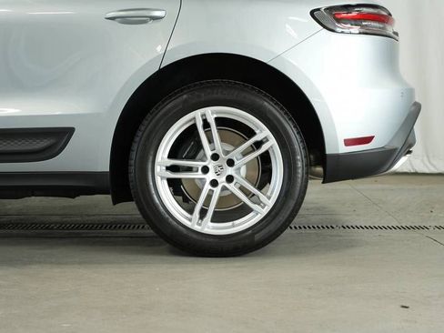 Certified 2025 Porsche Macan AWD/4WD image 43