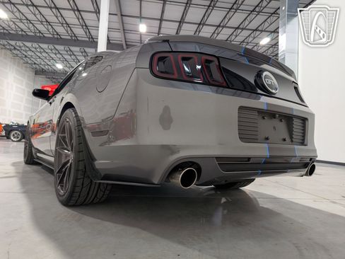 Used 2014 Ford Mustang GT Premium image 9