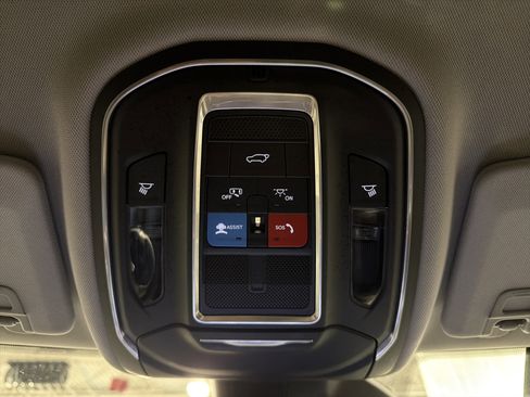 Used 2023 Jeep Grand Cherokee Limited image 11