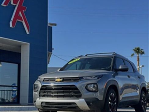 Used 2023 Chevrolet TrailBlazer LT image 1