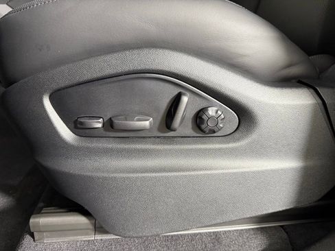 New 2025 Porsche Cayenne Coupe image 28