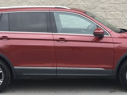 Used 2020 Volkswagen Tiguan SEL AWD/4WD image 3