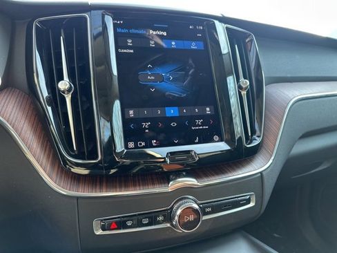 Certified 2023 Volvo XC60 B5 Plus w/ Climate Package image 21