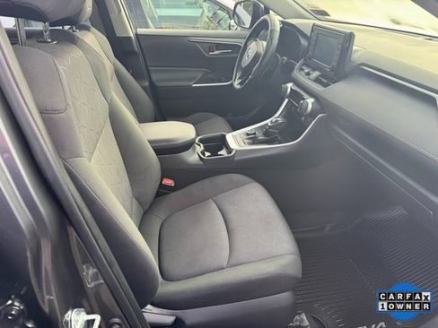 Used 2020 Toyota RAV4 XLE image 3