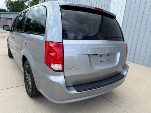 Used 2016 Dodge Grand Caravan SXT FWD image 9