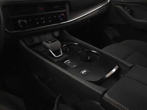 Used 2025 Nissan Rogue S image 24