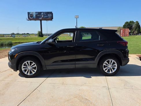 Used 2023 Chevrolet TrailBlazer LS FWD image 2