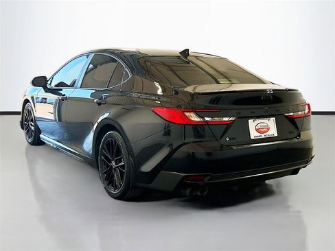 Used 2025 Toyota Camry LE image 6