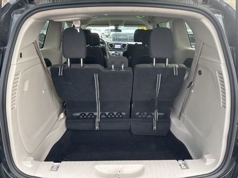 Used 2022 Chrysler Voyager LX FWD image 13