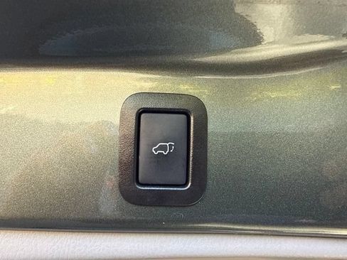 Used 2018 Toyota Highlander XLE AWD/4WD image 43