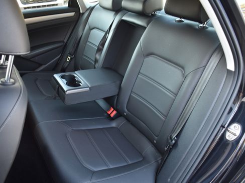 Used 2021 Volkswagen Passat 2.0T SE image 29