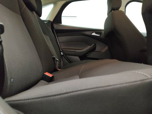 Used 2018 Ford Focus SE w/ SE Appearance Package FWD image 19