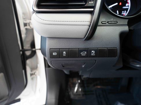 Used 2022 Toyota Camry SE image 11