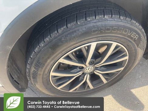 Used 2018 Volkswagen Tiguan SE FWD image 38