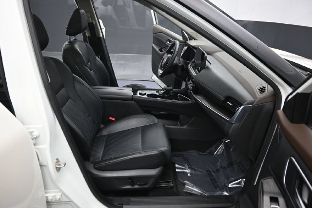 Used 2023 Nissan Rogue Platinum w/ Platinum Premium Package AWD/4WD image 32