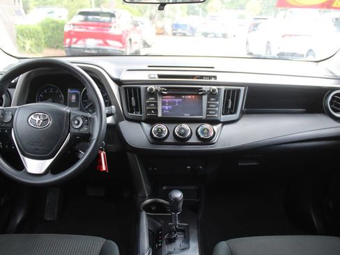 Used 2018 Toyota RAV4 LE FWD image 22