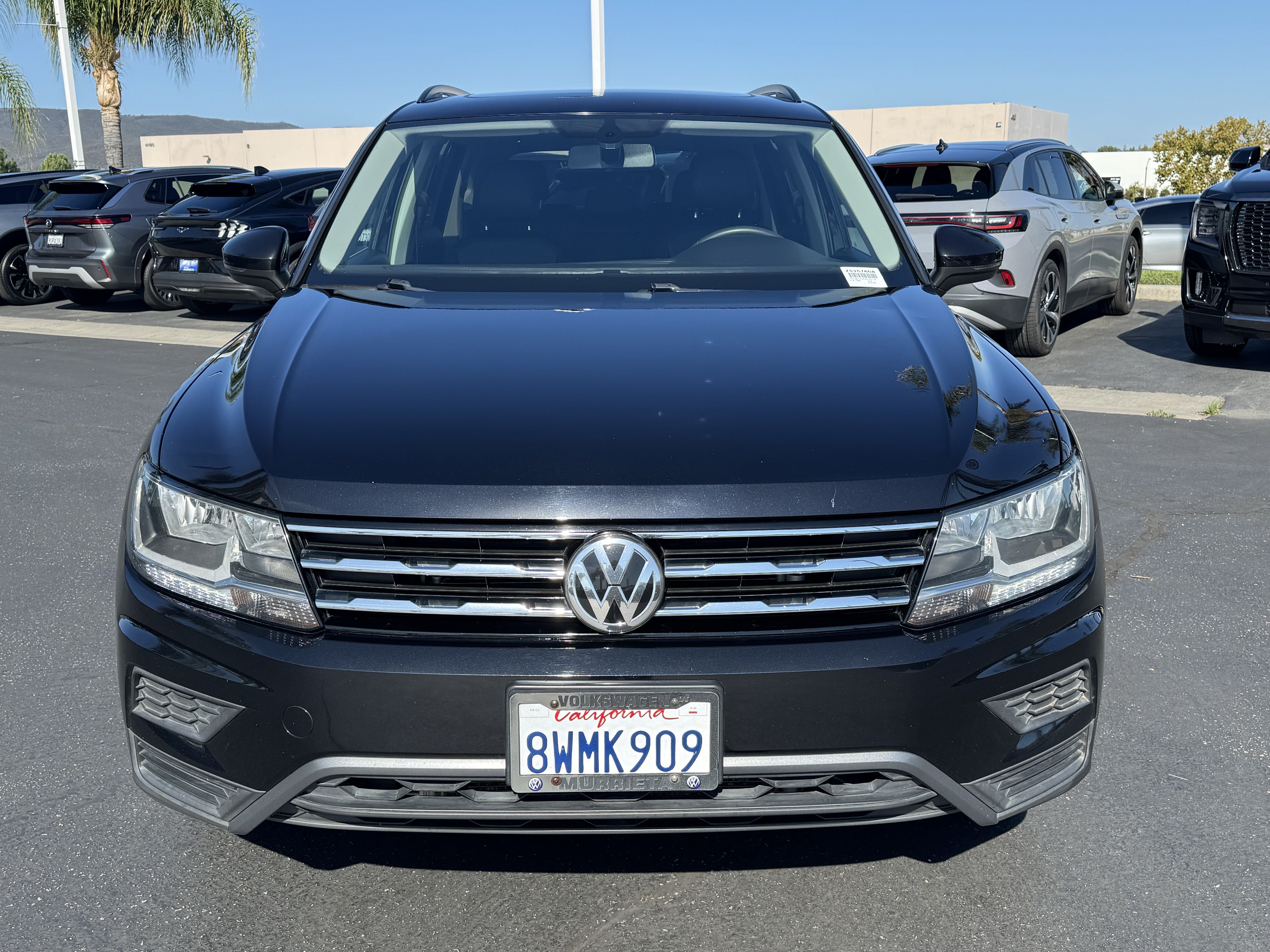 Used 2020 Volkswagen Tiguan SE w/ Panoramic Sunroof Package FWD image 3