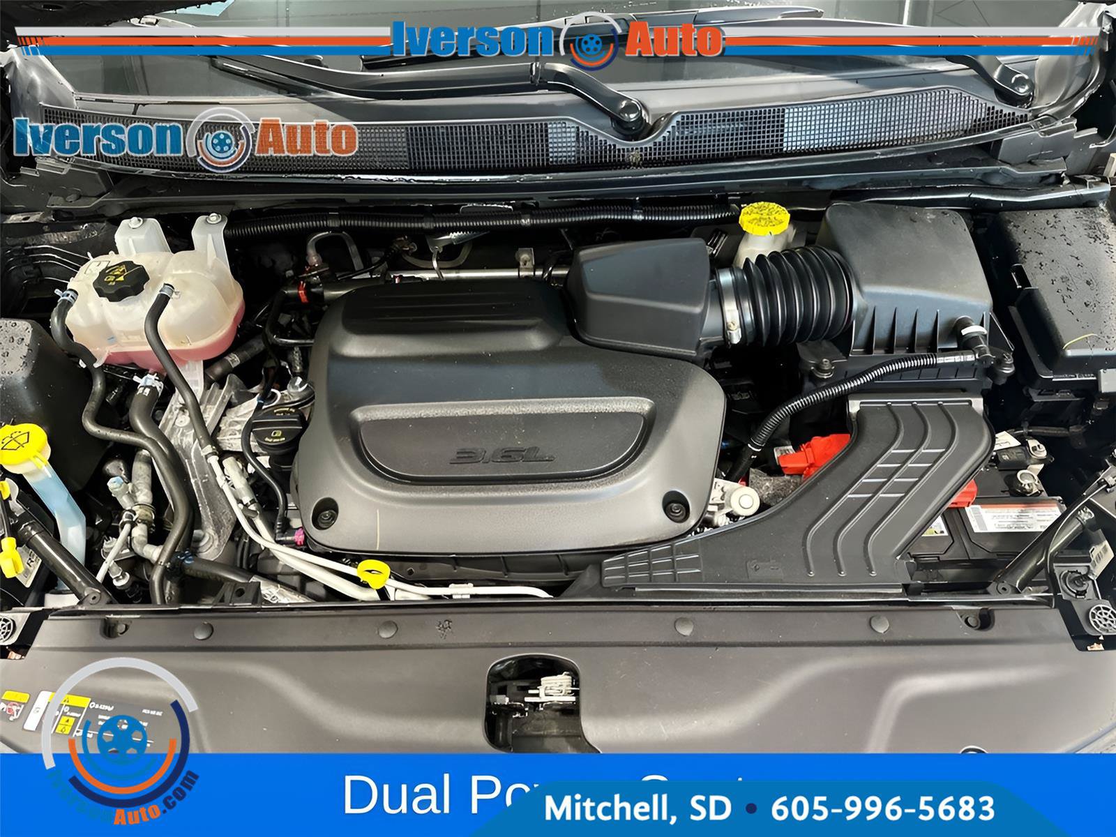 Used 2024 Chrysler Pacifica Touring-L AWD/4WD image 12