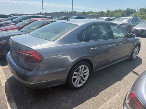 Used 2019 Volkswagen Passat 2.0T Wolfsburg w/ Wheels & Sunroof Package FWD image 4