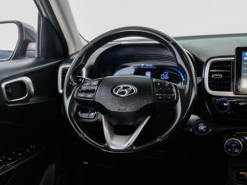 Used 2024 Hyundai Venue SEL FWD image 14