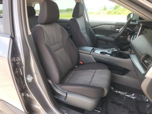 Used 2026 Nissan Rogue SV FWD image 16