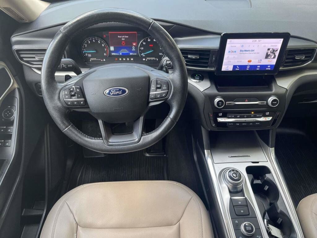 Used 2020 Ford Explorer XLT w/ Equipment Group 202A AWD/4WD image 2