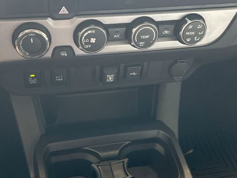 Used 2020 Toyota Tacoma SR5 w/ Technology Package AWD/4WD image 19