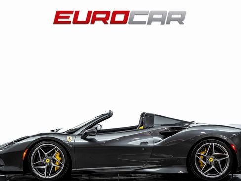 Used 2022 Ferrari F8 Tributo image 2