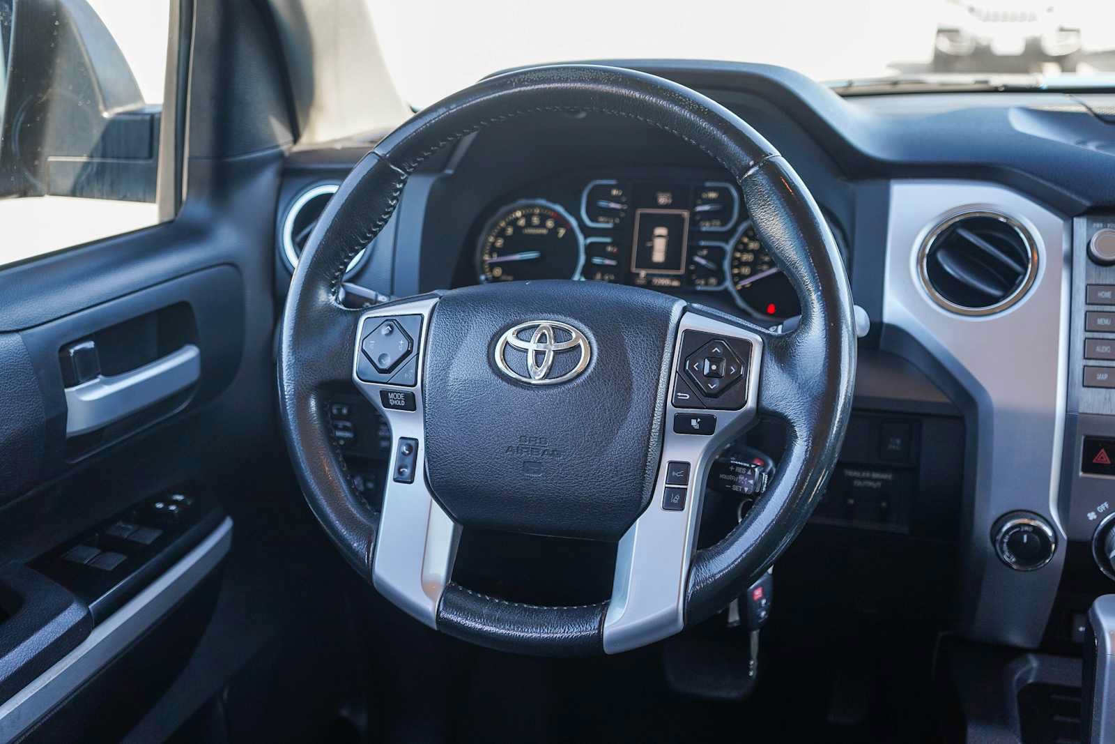 Used 2020 Toyota Tundra SR5 w/ SR5 Leather Package AWD/4WD image 16