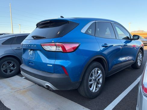 Used 2020 Ford Escape SE image 3