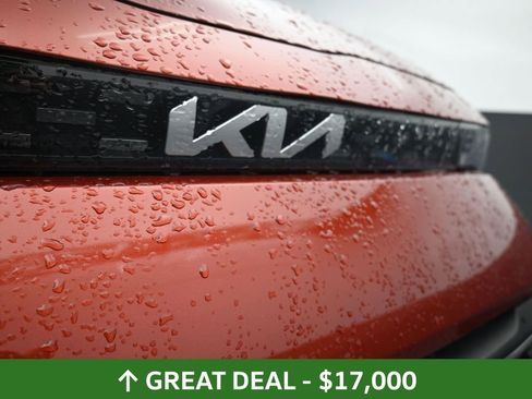 Used 2025 Kia Soul LX w/ LX Technology Package FWD image 18