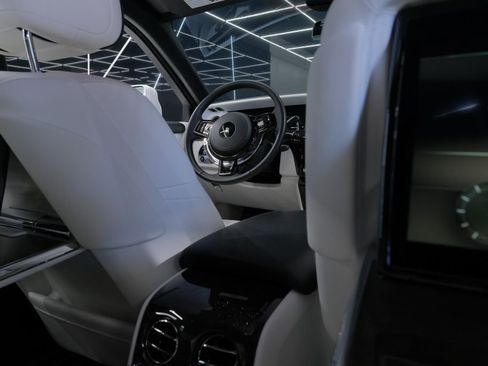 Used 2023 Rolls-Royce Phantom Sedan image 65