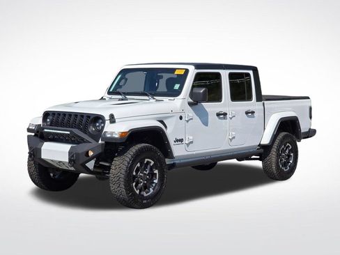 Used 2022 Jeep Gladiator Sport AWD/4WD image 2