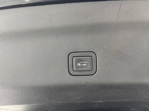 Used 2025 GMC Yukon XL Denali AWD/4WD image 71