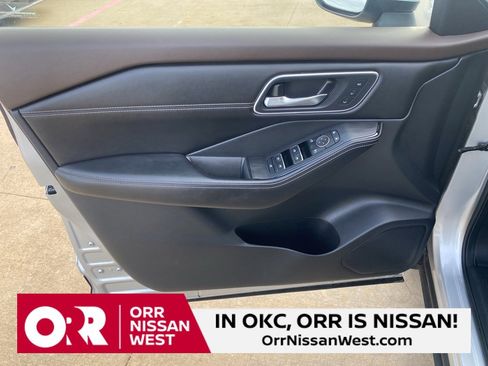 Used 2021 Nissan Rogue Platinum image 12