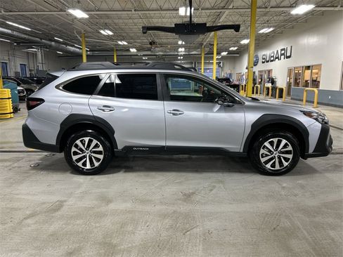 Certified 2025 Subaru Outback Premium image 9