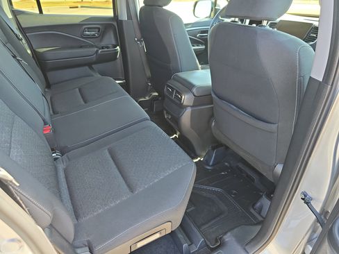 Used 2024 Honda Ridgeline Sport image 11