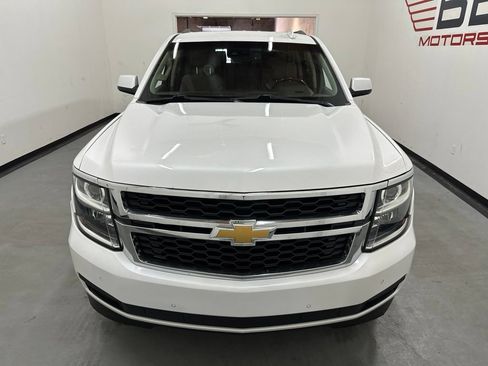 Used 2020 Chevrolet Suburban LT w/ Luxury Package RWD image 3