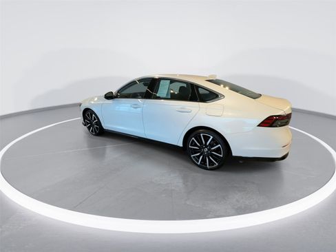 Used 2023 Honda Accord Touring image 4