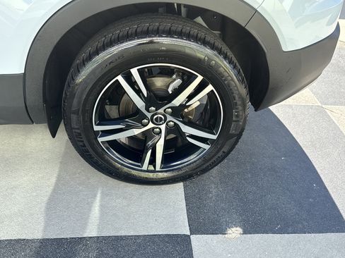 Used 2025 Volvo XC40 B5 Core image 13
