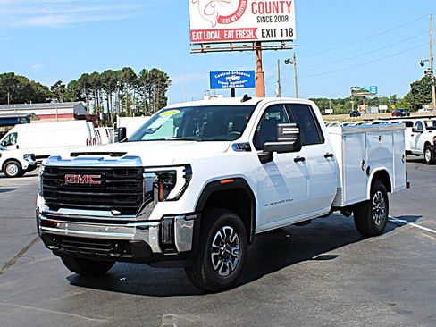 Used 2025 GMC Sierra 3500 Pro w/ 1SA Pro Safety Plus Package RWD image 2