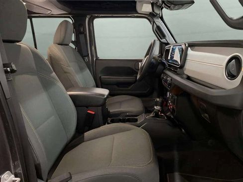 Used 2024 Jeep Wrangler Unlimited image 21
