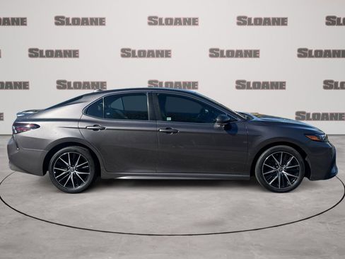 Used 2024 Toyota Camry SE image 6