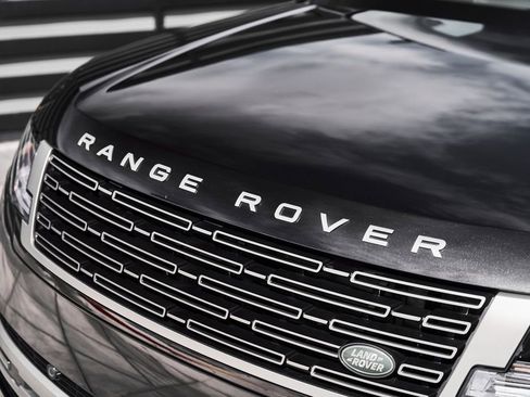 Used 2025 Land Rover Range Rover Long Wheelbase SE AWD/4WD image 7