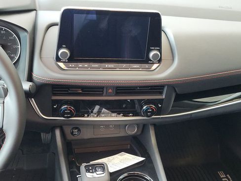 New 2026 Nissan Rogue SV image 10