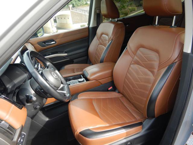 Used 2024 Nissan Pathfinder Platinum AWD/4WD image 8