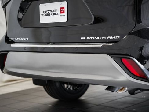 New 2026 Toyota Highlander Platinum image 8