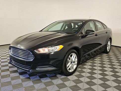 Used 2016 Ford Fusion SE FWD image 3