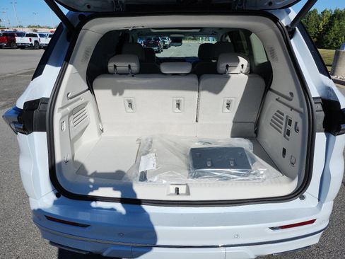 Used 2026 Buick Enclave Avenir w/ Super Cruise Package AWD/4WD image 9