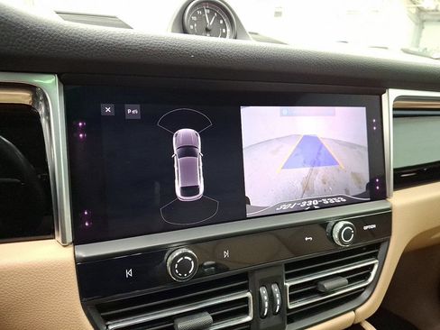 Used 2023 Porsche Macan AWD/4WD image 17